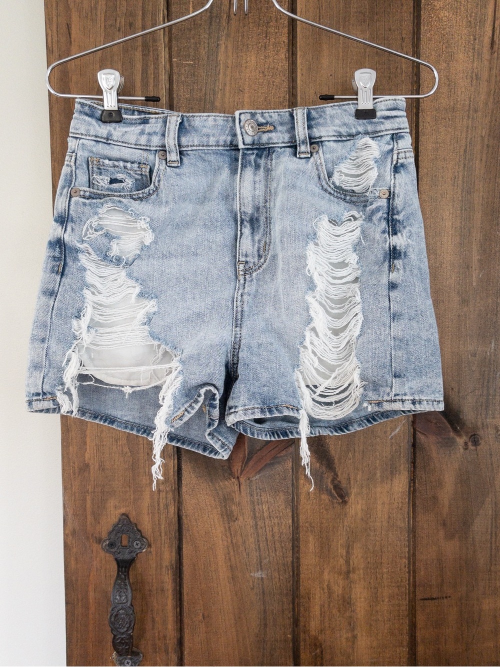 American Eagle Light Wash Distressed Denim Jean Mom Shorts Size 0